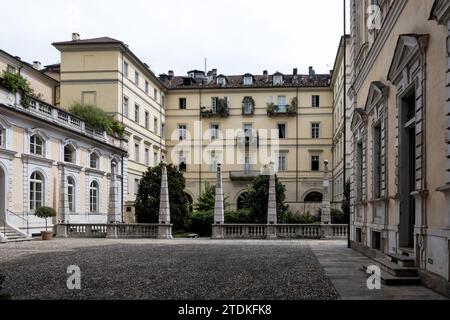 Vue sur le Palazzo Graneri della Roccia, une structure importante dans le centre-ville de Turin et l'un des bâtiments les plus représentatifs de la ville Banque D'Images