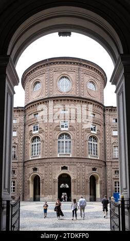 Vue de l'intérieur du Palazzo Carignano, un bâtiment historique situé à Turin, en Italie, abritant le Musée national du Risorgimento italien Banque D'Images