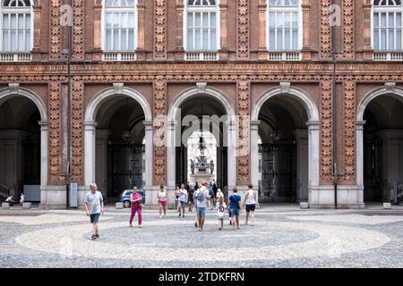 Vue de l'intérieur du Palazzo Carignano, un bâtiment historique situé à Turin, en Italie, abritant le Musée national du Risorgimento italien Banque D'Images