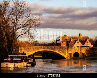 Pont Abingdon construit en 1416, Abingdon-on-Thames, Oxfordshire, Angleterre, Royaume-Uni, GO. Banque D'Images