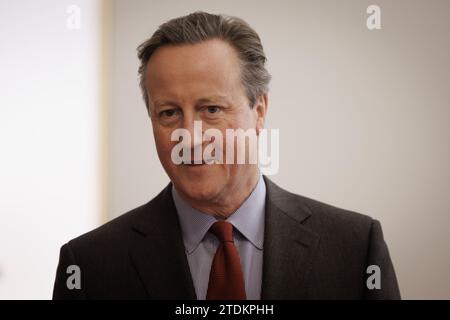 Photo du dossier datée du 22/11/2023 du ministre des Affaires étrangères Lord David Cameron qui se rendra à Paris et à Rome lors d'un blitz diplomatique alors qu'il plaide pour l'unité dans l'approche européenne de la guerre Israël-Hamas, l'Ukraine et les efforts pour lutter contre la migration non autorisée. L’ancien Premier ministre rencontrera les dirigeants français et italiens, Emmanuel Macron et Giorgia Meloni, ainsi que ses homologues ministériels des Affaires étrangères, lors du voyage de mardi. Date d'émission : mardi 19 décembre 2023. Banque D'Images