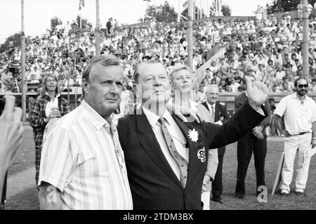 Gerard Voogd 75 ans 1e coupe du monde de balle, Championnats du monde de baseball 1986, 01-08-1986, Whizgle nouvelles du passé, taillées pour l'avenir. Explorez les récits historiques, l'image de l'agence néerlandaise avec une perspective moderne, comblant le fossé entre les événements d'hier et les perspectives de demain. Un voyage intemporel façonnant les histoires qui façonnent notre avenir Banque D'Images