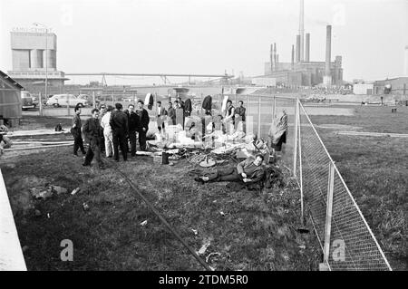 Arosa Sun, péniche], IJmuiden, film1,2,3, feux, pompiers, 09-04-1963, Whizgle nouvelles du passé, adaptées à l'avenir. Explorez les récits historiques, l'image de l'agence néerlandaise avec une perspective moderne, comblant le fossé entre les événements d'hier et les perspectives de demain. Un voyage intemporel façonnant les histoires qui façonnent notre avenir Banque D'Images