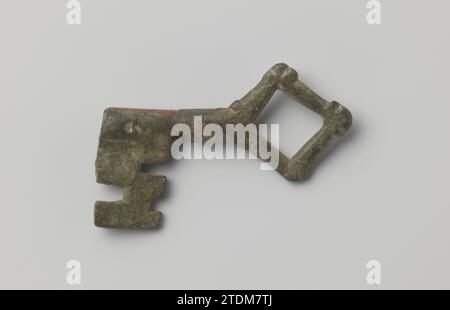 39 clés de la collection de Emmanuel Vita Israël, 1200 - 1300 clé avec un oeil composé d'un carré qui se tient sur un manche court avec un coin. Clé en bronze (métal) avec un oeil composé d'un carré qui se tient sur un arbre court avec un coin. bronze (métal) Banque D'Images