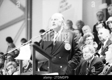 Ouverture de la salle de hockey sur glace, Zoetermeer, glace, patinoire, hockey sur glace, Zoetermeer, 27-11-1982, Whizgle nouvelles du passé, adaptées à l'avenir. Explorez les récits historiques, l'image de l'agence néerlandaise avec une perspective moderne, comblant le fossé entre les événements d'hier et les perspectives de demain. Un voyage intemporel façonnant les histoires qui façonnent notre avenir Banque D'Images