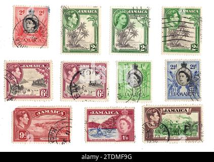 Montage de timbres-poste millésimés de Jamaïque sur fond blanc. Banque D'Images