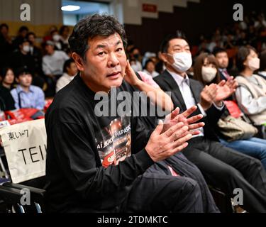 Tokyo, Japon. 3 novembre 2023. Le père d'Eigoro Akai, Hidekazu Akai, regarde le match final du tournoi des poids moyens de l'est du Japon 2023 au Korakuen Hall à Tokyo, Japon, le 3 novembre 2023. Crédit : Hiroaki Finito Yamaguchi/AFLO/Alamy Live News Banque D'Images