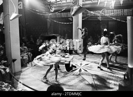 Fête 40 ans Holland West Africa Line, Hôtel Bouwes, Bouwes Zandvoort, Parties, 04-11-1960, Whizgle nouvelles du passé, adaptées à l'avenir. Explorez les récits historiques, l'image de l'agence néerlandaise avec une perspective moderne, comblant le fossé entre les événements d'hier et les perspectives de demain. Un voyage intemporel façonnant les histoires qui façonnent notre avenir Banque D'Images