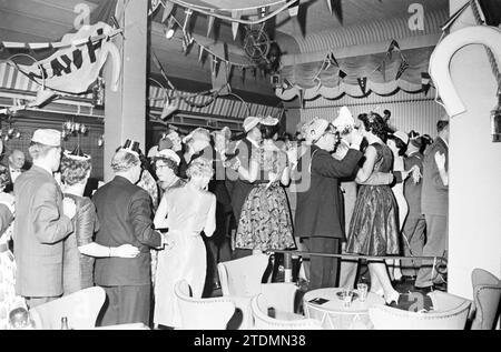 Fête 40 ans Holland West Africa Line, Hôtel Bouwes, Bouwes Zandvoort, Parties, 04-11-1960, Whizgle nouvelles du passé, adaptées à l'avenir. Explorez les récits historiques, l'image de l'agence néerlandaise avec une perspective moderne, comblant le fossé entre les événements d'hier et les perspectives de demain. Un voyage intemporel façonnant les histoires qui façonnent notre avenir Banque D'Images