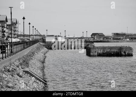 Barry Waterfront, Barry Wales décembre 10 2023. Barry gagne 20 millions de livres sterling pour niveler les fonds pour la nouvelle marina. La première phase du logement résidentiel a commencé en 2005. Banque D'Images