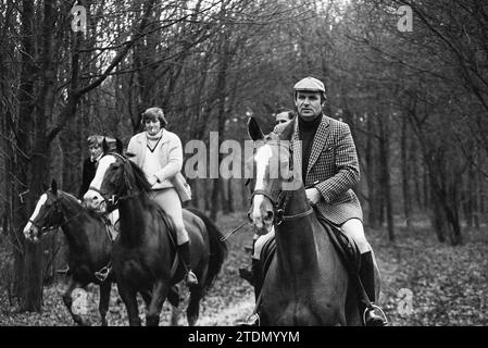 Barry Hughes à cheval, Whizgle News from the Past, adapté pour l'avenir. Explorez les récits historiques, l'image de l'agence néerlandaise avec une perspective moderne, comblant le fossé entre les événements d'hier et les perspectives de demain. Un voyage intemporel façonnant les histoires qui façonnent notre avenir Banque D'Images