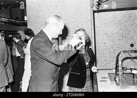 50e anniversaire de CBR, personnel du parti, C.B.R., 08-10-1977, Whizgle News from the Past, taillé pour l'avenir. Explorez les récits historiques, l'image de l'agence néerlandaise avec une perspective moderne, comblant le fossé entre les événements d'hier et les perspectives de demain. Un voyage intemporel façonnant les histoires qui façonnent notre avenir Banque D'Images