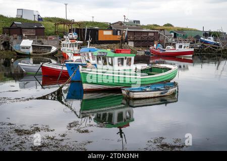 Bateaux de pêche amarrés dans le port de Paddy's Hole, Teesside Banque D'Images