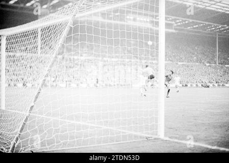 Manchester United - Benfica, football, 29-05-1968, Whizgle nouvelles du passé, adaptées à l'avenir. Explorez les récits historiques, l'image de l'agence néerlandaise avec une perspective moderne, comblant le fossé entre les événements d'hier et les perspectives de demain. Un voyage intemporel façonnant les histoires qui façonnent notre avenir Banque D'Images