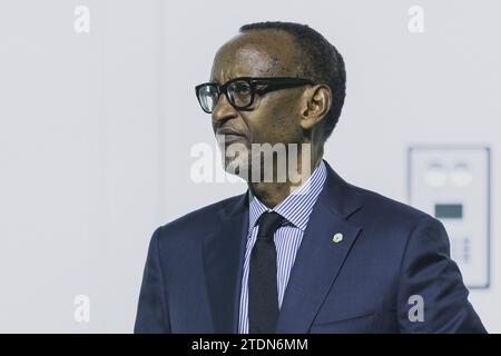 Paul Kagame, Praesident von Ruanda, aufgenommen im Rahmen der Eroeffnung des BioNTainer à Kigali, 18.12.2023. Kigali Ruanda *** Paul Kagame, Président du Rwanda, photographié à l'ouverture du BioNTainer à Kigali, 18 12 2023 Kigali Rwanda Copyright : xFlorianxGaertnerx Banque D'Images