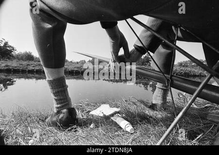 Pêcheur, pêche et autres, poissonniers, pêche, 05-08-1974, Whizgle nouvelles du passé, adaptées à l'avenir. Explorez les récits historiques, l'image de l'agence néerlandaise avec une perspective moderne, comblant le fossé entre les événements d'hier et les perspectives de demain. Un voyage intemporel façonnant les histoires qui façonnent notre avenir Banque D'Images