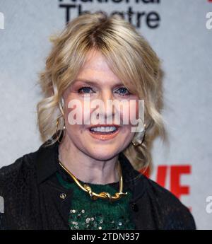 Londres, Royaume-Uni. 18 décembre 2023. Ashley Jensen assiste à la soirée de presse pour "The Motive and the Cue" au Noel Coward Theatre à Londres. Crédit : SOPA Images Limited/Alamy Live News Banque D'Images