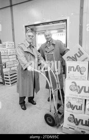 Ouverture du centre commercial par M. Peat, 30-10-1990, Whizgle nouvelles du passé, adaptées à l'avenir. Explorez les récits historiques, l'image de l'agence néerlandaise avec une perspective moderne, comblant le fossé entre les événements d'hier et les perspectives de demain. Un voyage intemporel façonnant les histoires qui façonnent notre avenir Banque D'Images