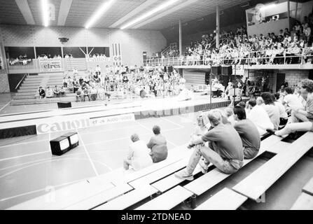Finale de bowling Beyneshal, Bowling, Haarlem, pays-Bas, 21-06-1987, Whizgle nouvelles du passé, adaptées à l'avenir. Explorez les récits historiques, l'image de l'agence néerlandaise avec une perspective moderne, comblant le fossé entre les événements d'hier et les perspectives de demain. Un voyage intemporel façonnant les histoires qui façonnent notre avenir Banque D'Images