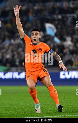 Lautaro Martinez du FC Internazionale fait des gestes lors du match de football Serie A entre le SS Lazio et le FC Internazionale au stade Olimpico de Rome (Italie), le 17 décembre 2023. Banque D'Images