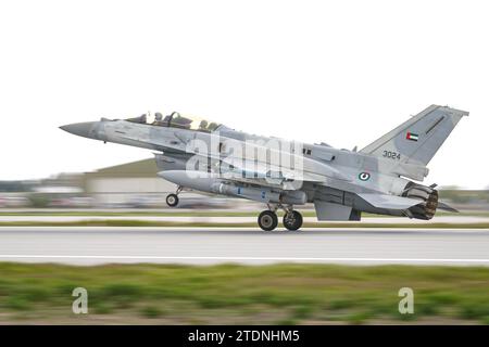 KONYA, TURKIYE - 09 MAI 2023 : atterrissage de l'armée de l'air des Émirats arabes Unis Lockheed Martin F-16F Desert Falcon (RF-24) à l'aéroport de Konya pendant l'EA anatolienne Banque D'Images