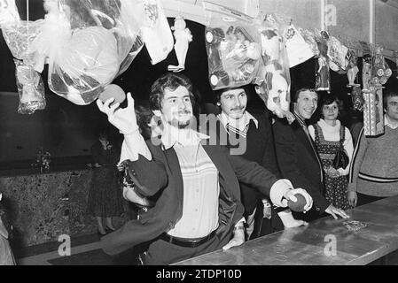 50e anniversaire de CBR, personnel du parti, C.B.R., 08-10-1977, Whizgle News from the Past, taillé pour l'avenir. Explorez les récits historiques, l'image de l'agence néerlandaise avec une perspective moderne, comblant le fossé entre les événements d'hier et les perspectives de demain. Un voyage intemporel façonnant les histoires qui façonnent notre avenir Banque D'Images