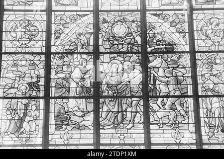 Vitrail, Sancta Elisabeth ora pro nobis!, 19-09-1970, Whizgle News from the Past, taillé pour l'avenir. Explorez les récits historiques, l'image de l'agence néerlandaise avec une perspective moderne, comblant le fossé entre les événements d'hier et les perspectives de demain. Un voyage intemporel façonnant les histoires qui façonnent notre avenir Banque D'Images