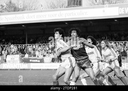 Football HFC Haarlem - FC Den Bosch, Haarlem, pays-Bas, 05-03-1989, Whizgle nouvelles du passé, adaptées à l'avenir. Explorez les récits historiques, l'image de l'agence néerlandaise avec une perspective moderne, comblant le fossé entre les événements d'hier et les perspectives de demain. Un voyage intemporel façonnant les histoires qui façonnent notre avenir Banque D'Images