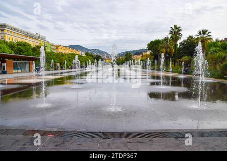 Nice, Sud de la France. 25 octobre 2019 : fontaines à la Promenade du Paillon, vue diurne. Crédit : Vuk Valcic/Alamy Banque D'Images