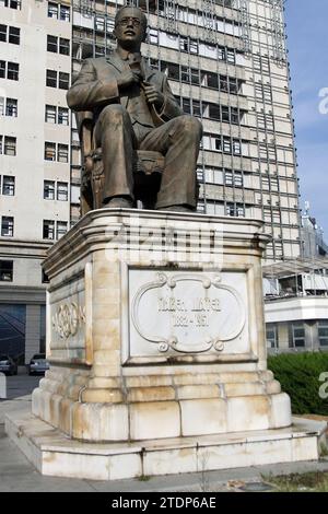 Statue de Pavel Shatev à Skopje Macédoine. Pavel Potsev Shatev (15 juillet 1882 – 30 janvier 1951) était un révolutionnaire socialiste de Macédoine et membre de l'aile gauche de l'Organisation révolutionnaire interne macédonienne-andrinople (IMARO), devenant plus tard un activiste politique de gauche. Selon Anastas Vangeli, il était un bulgare autoproclamé. Banque D'Images