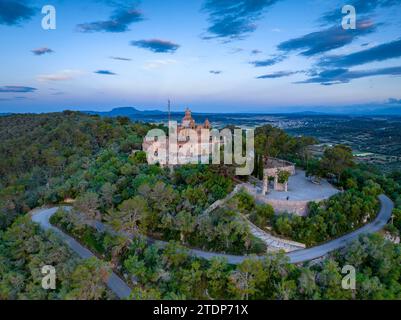 Vue aérienne depuis le sanctuaire de Bonany au lever du soleil (Majorque, Baléares, Espagne) ESP : Vista aérea desde el santuario de Bonany al amanecer Banque D'Images