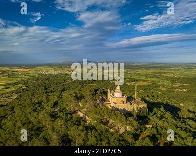 Vue aérienne depuis le sanctuaire de Bonany vers la partie nord de la région du Pla de Mallorca sur un après-midi de printemps Majorque Îles Baléares Espagne Banque D'Images