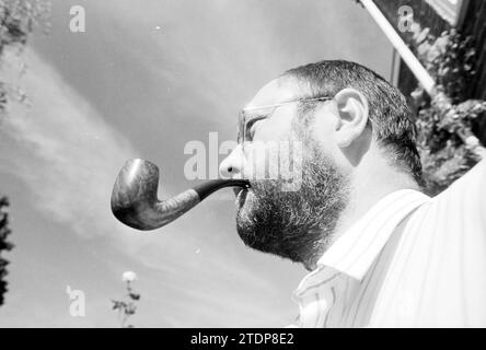 Henk van Dorp, Championnats du monde de fumée de pipe, 17-08-1993, Whizgle News from the Past, taillé pour l'avenir. Explorez les récits historiques, l'image de l'agence néerlandaise avec une perspective moderne, comblant le fossé entre les événements d'hier et les perspectives de demain. Un voyage intemporel façonnant les histoires qui façonnent notre avenir Banque D'Images