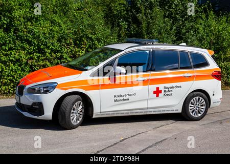 Voiture BMW de la Croix-Rouge allemande (Deutsches Rotes Kreuz) de Munchen au salon de l'automobile IAA Mobility 2021 à Munich, Allemagne - 6 septembre 2021. Banque D'Images