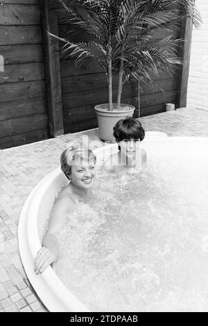 Centre de remise en forme Wim Witteman Zijlweg, sauna, salles de sport, Haarlem, Zijlweg, 01-07-1981, Whizgle nouvelles du passé, adaptées à l'avenir. Explorez les récits historiques, l'image de l'agence néerlandaise avec une perspective moderne, comblant le fossé entre les événements d'hier et les perspectives de demain. Un voyage intemporel façonnant les histoires qui façonnent notre avenir Banque D'Images