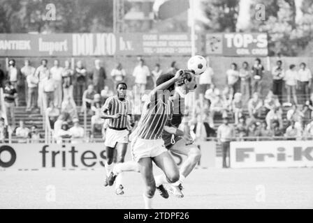 Haarlem - Robin Hood, football Haarlem, 15-08-1976, Whizgle nouvelles du passé, adaptées à l'avenir. Explorez les récits historiques, l'image de l'agence néerlandaise avec une perspective moderne, comblant le fossé entre les événements d'hier et les perspectives de demain. Un voyage intemporel façonnant les histoires qui façonnent notre avenir Banque D'Images