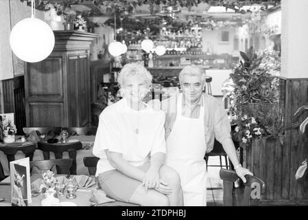 Restaurant italien, IJmuiden, IJmuiden, pays-Bas, 19-05-1992, Whizgle nouvelles du passé, adaptées à l'avenir. Explorez les récits historiques, l'image de l'agence néerlandaise avec une perspective moderne, comblant le fossé entre les événements d'hier et les perspectives de demain. Un voyage intemporel façonnant les histoires qui façonnent notre avenir Banque D'Images