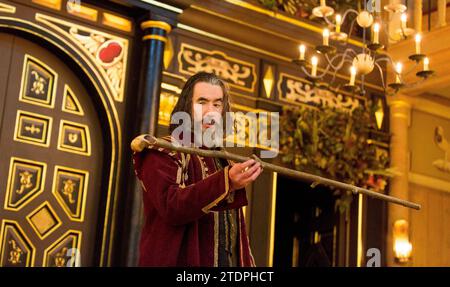 Tim McMullan (Prospero) dans LE TEMPEST de Shakespeare au Sam Wanamaker Playhouse, Shakespeare's Globe, Londres SE1 24/02/2016 design : Jonathan Fensom réalisateur : Dominic Dromgoole Banque D'Images