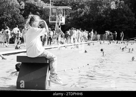 Quatre jours de natation, IJm., IJmuiden, pays-Bas, 04-07-1993, Whizgle nouvelles du passé, adaptées à l'avenir. Explorez les récits historiques, l'image de l'agence néerlandaise avec une perspective moderne, comblant le fossé entre les événements d'hier et les perspectives de demain. Un voyage intemporel façonnant les histoires qui façonnent notre avenir Banque D'Images