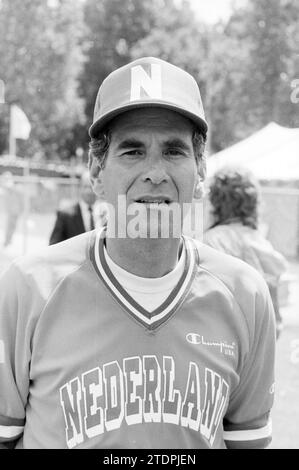 Portraits de joueurs néerlandais. Coupe du monde de l'équipe de baseball, Championnat du monde de baseball 1986, 12-07-1986, Whizgle nouvelles du passé, adaptées à l'avenir. Explorez les récits historiques, l'image de l'agence néerlandaise avec une perspective moderne, comblant le fossé entre les événements d'hier et les perspectives de demain. Un voyage intemporel façonnant les histoires qui façonnent notre avenir Banque D'Images