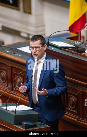 Bruxelles, Belgique. 19 décembre 2023. Sander Loones de N-va intervient lors d'une session plénière de la Chambre au Parlement fédéral à Bruxelles le mardi 19 décembre 2023. BELGA PHOTO JONAS ROOSENS crédit : Belga News Agency/Alamy Live News Banque D'Images