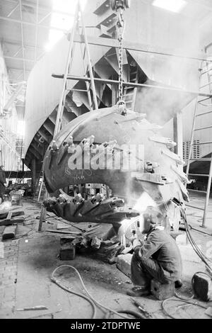 Chantier naval Stapel Spaarndam, Spaarndam, navires, 15-11-1978, Whizgle nouvelles du passé, adaptées à l'avenir. Explorez les récits historiques, l'image de l'agence néerlandaise avec une perspective moderne, comblant le fossé entre les événements d'hier et les perspectives de demain. Un voyage intemporel façonnant les histoires qui façonnent notre avenir Banque D'Images