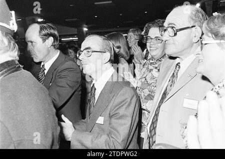 50e anniversaire de CBR, personnel du parti, C.B.R., 08-10-1977, Whizgle News from the Past, taillé pour l'avenir. Explorez les récits historiques, l'image de l'agence néerlandaise avec une perspective moderne, comblant le fossé entre les événements d'hier et les perspectives de demain. Un voyage intemporel façonnant les histoires qui façonnent notre avenir Banque D'Images