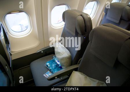 COPENHAGUE, DANEMARK - 24 NOVEMBRE 2018 : place dans la cabine de l'appareil en classe économique sur un vol long-courrier à destination de San Francisco Banque D'Images