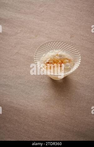 Boulettes de riz gluant bouillies dans du riz gluant fermenté Banque D'Images