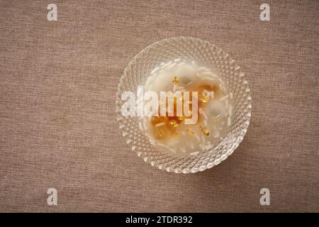 Boulettes de riz gluant bouillies dans du riz gluant fermenté Banque D'Images