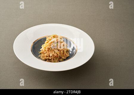 Sautés（Stir Fried） Streaky Pork avec pousses de bambou printanières Banque D'Images