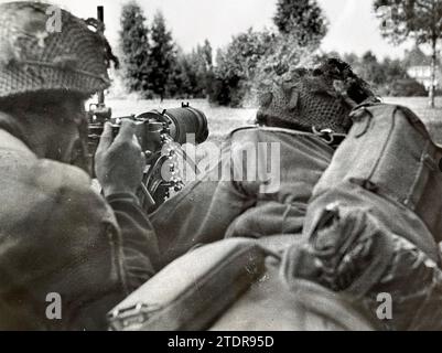 IL PARTICIPE À LA BATAILLE D'ARNHEM LE 1944 SEPTEMBRE. Une équipe de mitrailleuses vickers Banque D'Images