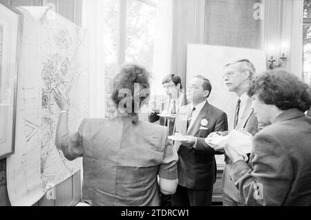 Réunion Wijkernunnel, Beverwijk, Beverwijk, pays-Bas, 02-07-1992, Whizgle nouvelles du passé, adaptées à l'avenir. Explorez les récits historiques, l'image de l'agence néerlandaise avec une perspective moderne, comblant le fossé entre les événements d'hier et les perspectives de demain. Un voyage intemporel façonnant les histoires qui façonnent notre avenir Banque D'Images