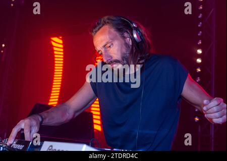 Le Dee jay francais Bob Sinclar en tete d'afiche du Festinam Indoors festival au Namur Expo. | le dee français jay Bob Sinclar au Festinam Banque D'Images